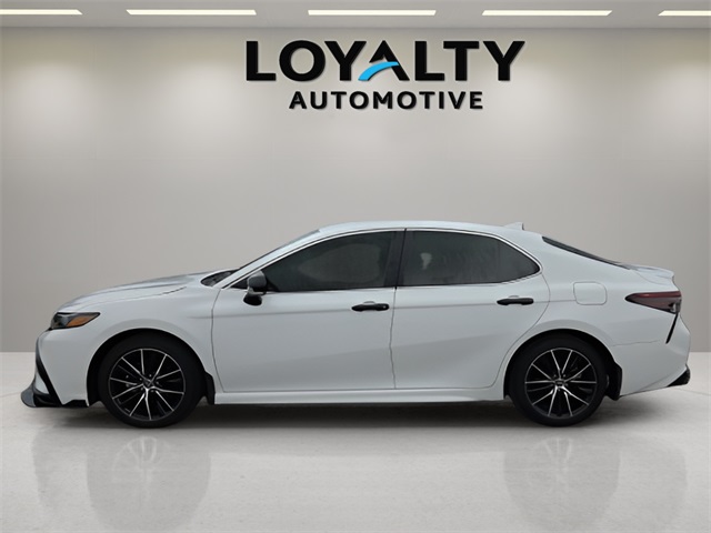 2024 Toyota Camry SE photo 2