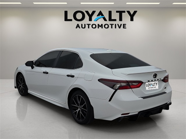 2024 Toyota Camry SE photo 3