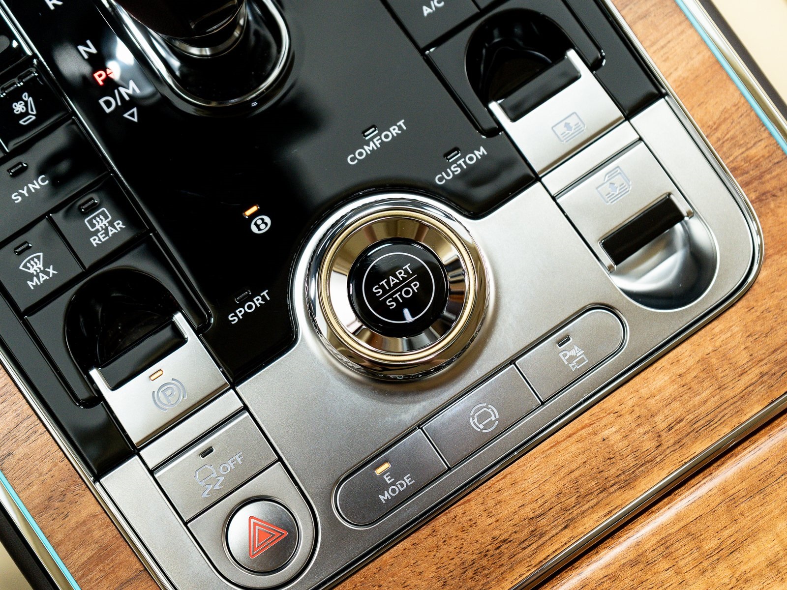 2025 Bentley Flying Spur Mulliner photo 9