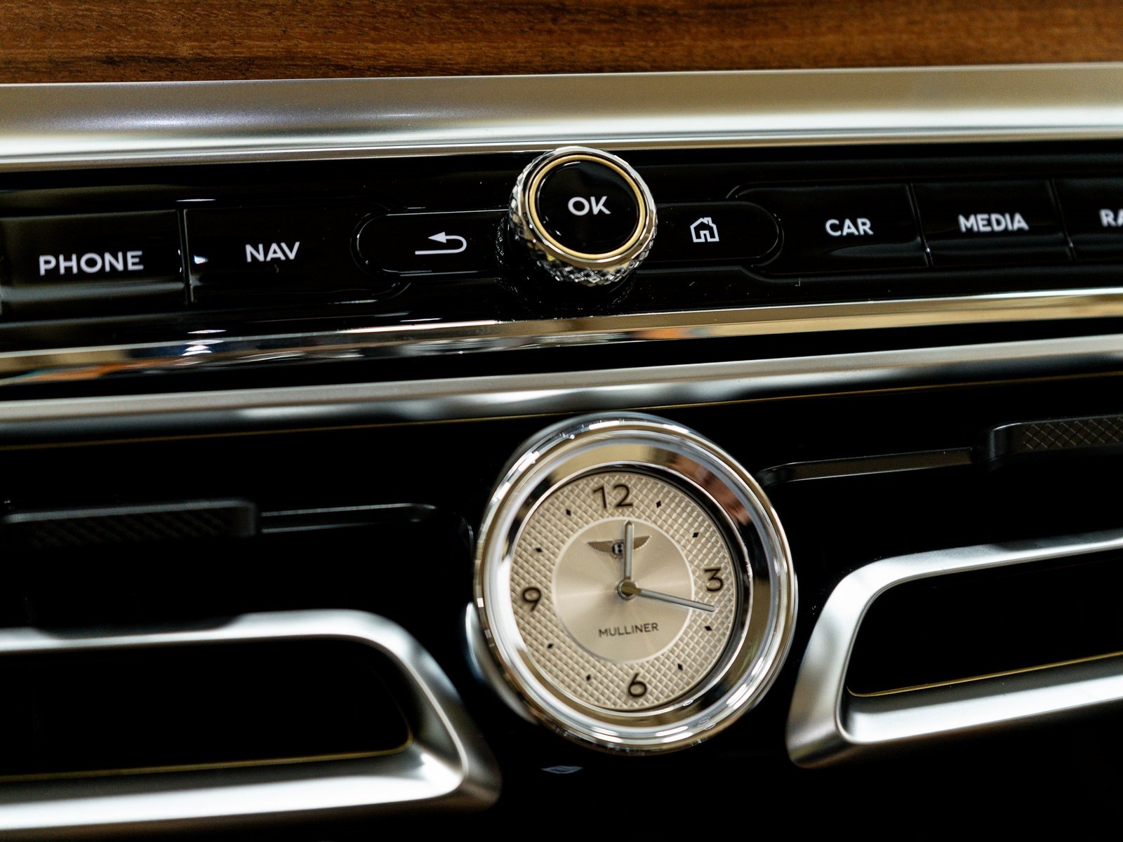 2025 Bentley Flying Spur Mulliner photo 11