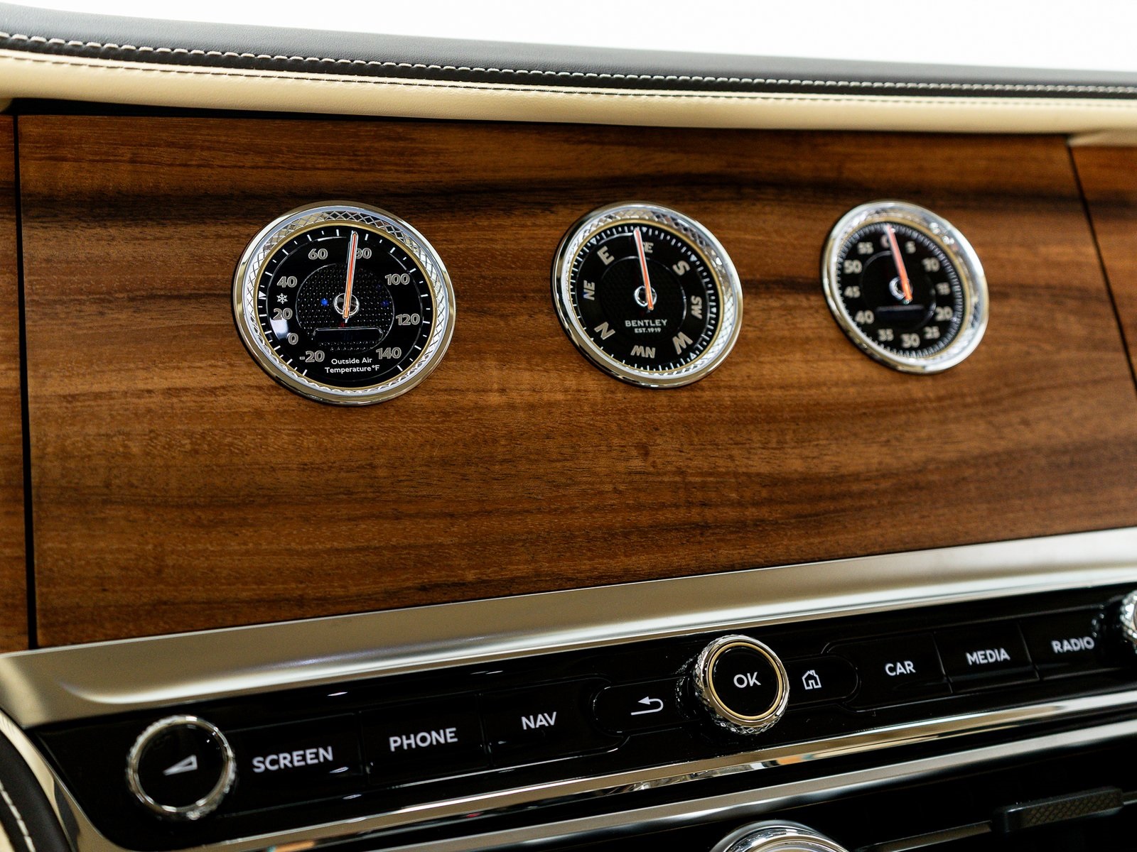 2025 Bentley Flying Spur Mulliner photo 14