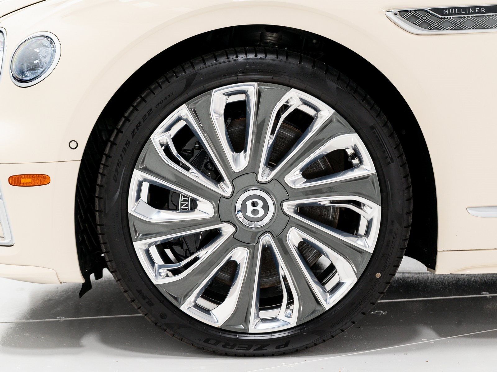 2025 Bentley Flying Spur Mulliner photo 17