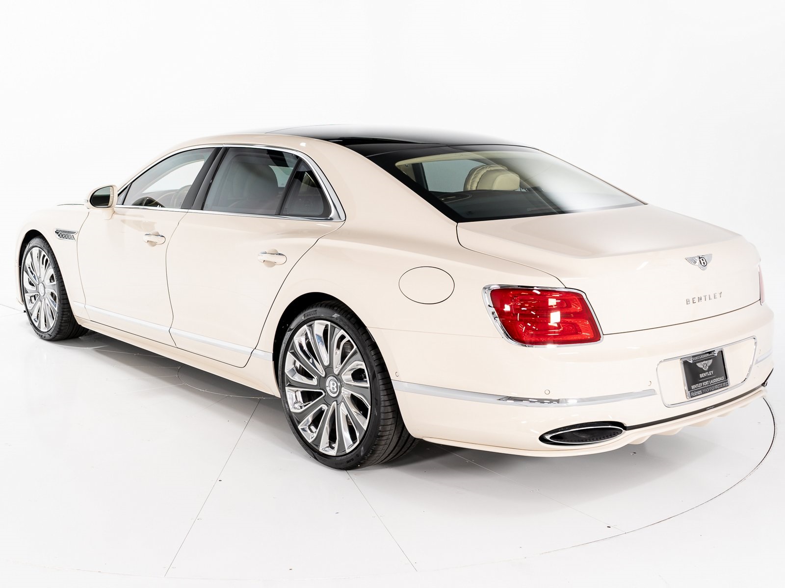 2025 Bentley Flying Spur Mulliner photo 3