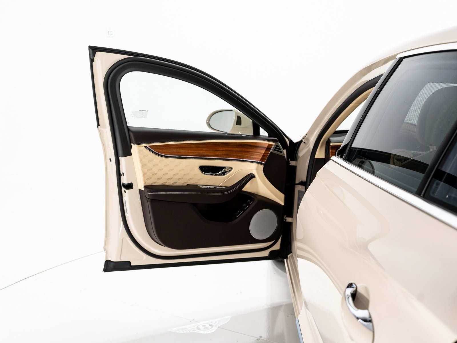 2025 Bentley Flying Spur Mulliner photo 25