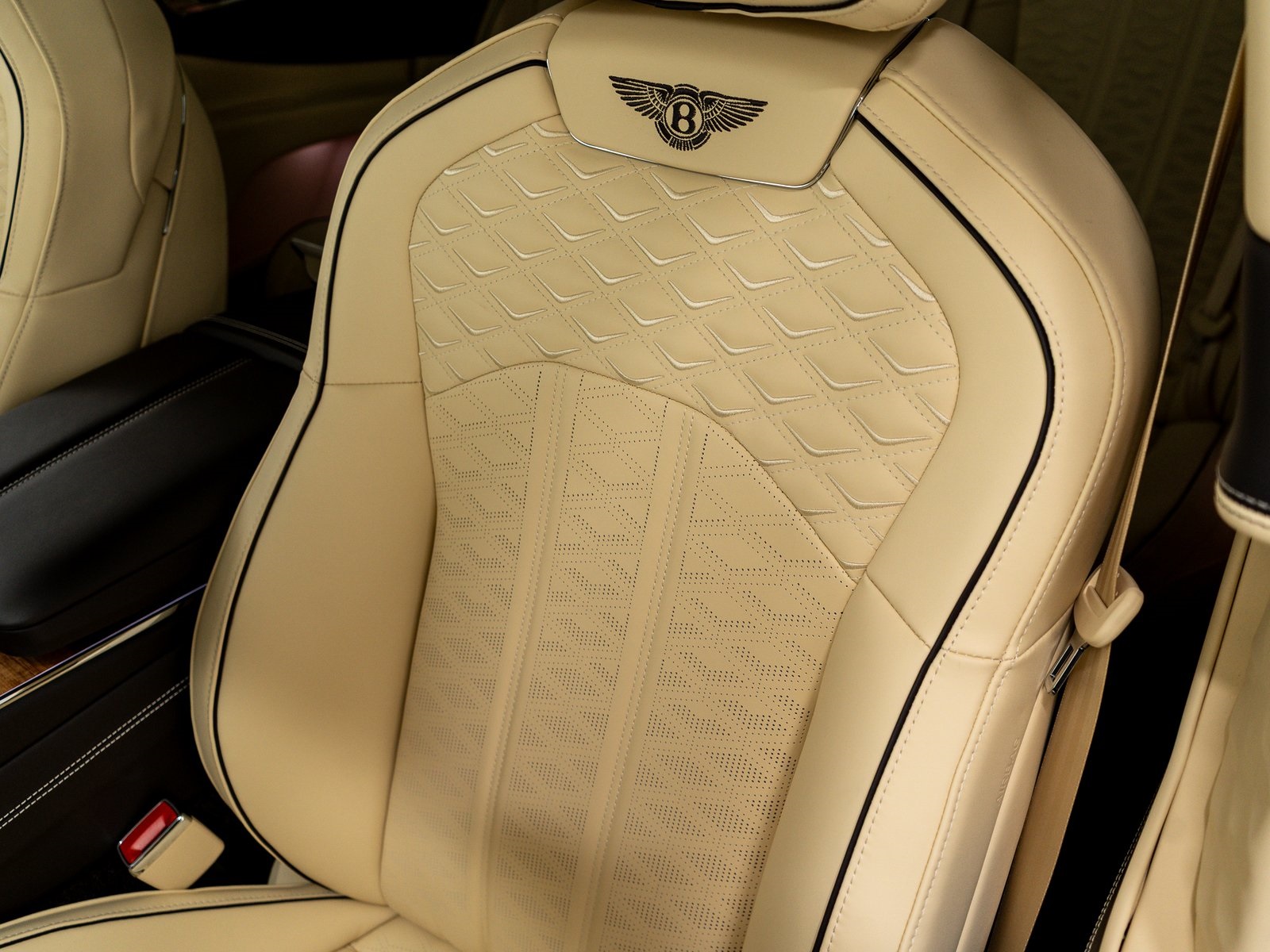2025 Bentley Flying Spur Mulliner photo 30