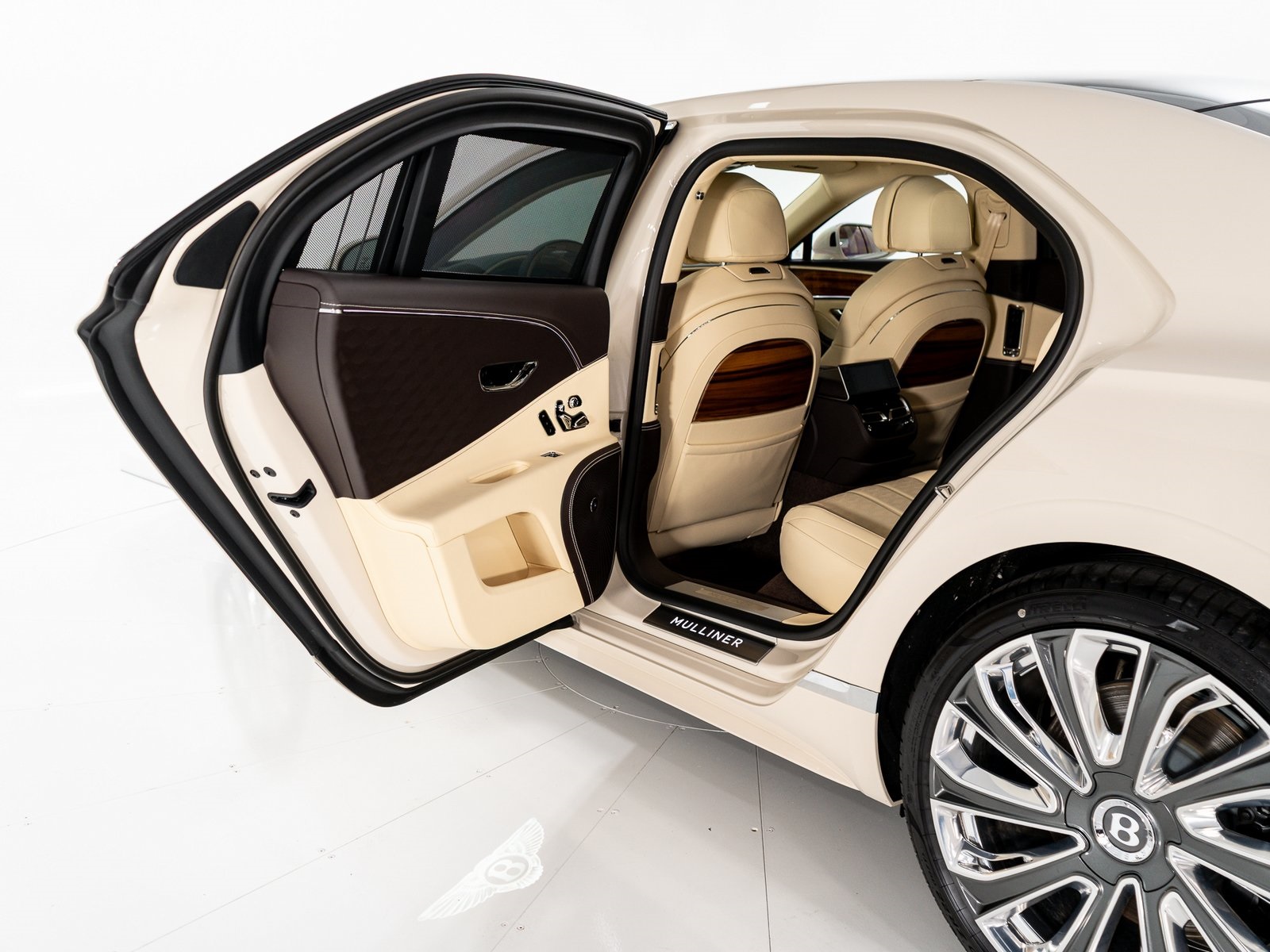 2025 Bentley Flying Spur Mulliner photo 32