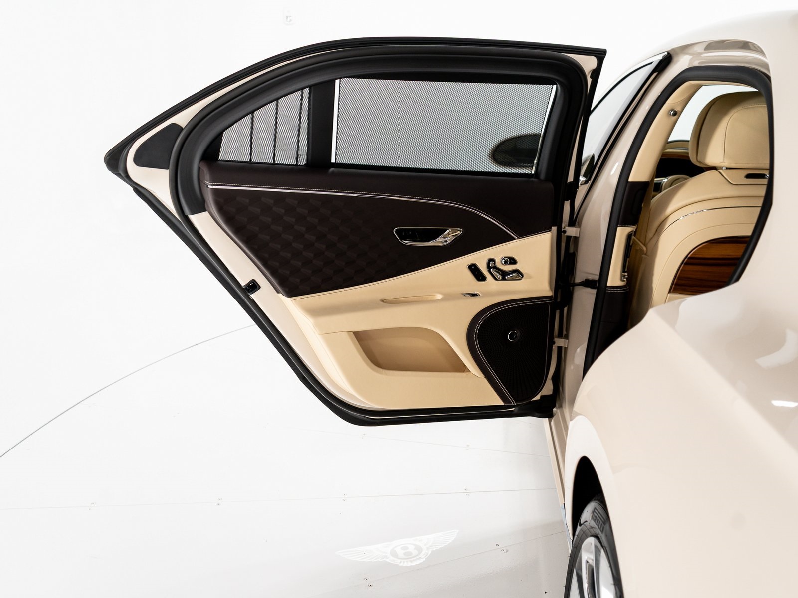 2025 Bentley Flying Spur Mulliner photo 33
