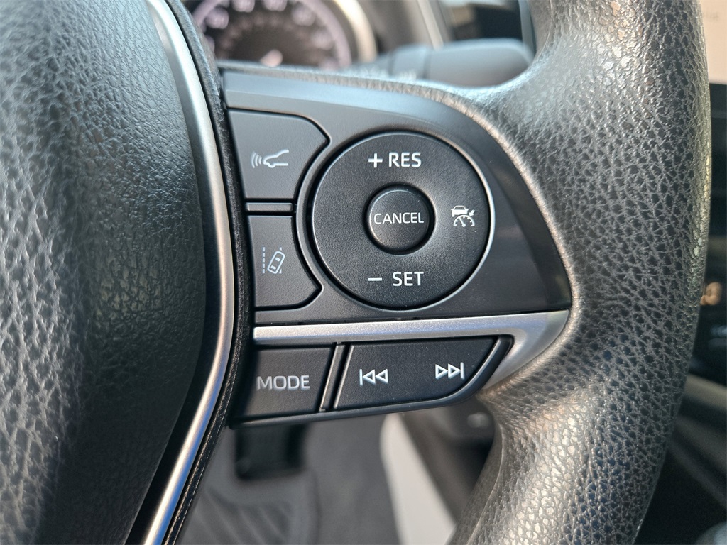 2021 Toyota Camry Hybrid LE photo 16