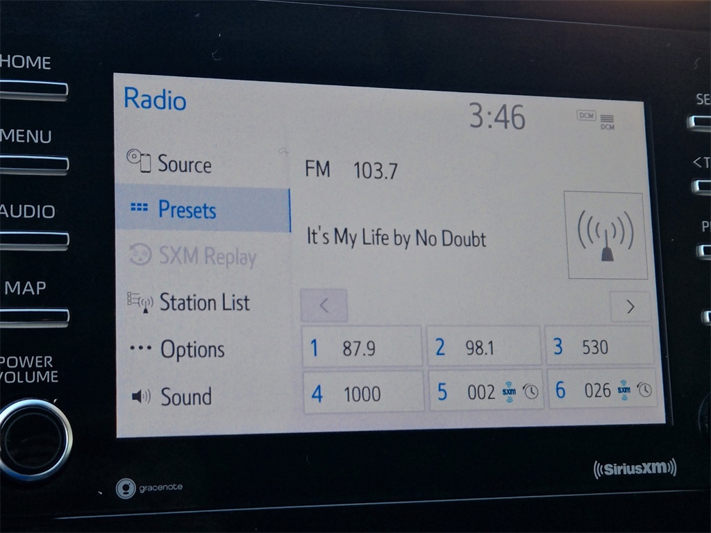 2021 Toyota Camry Hybrid LE photo 18