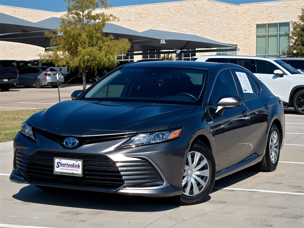 2021 Toyota Camry Hybrid LE photo 2