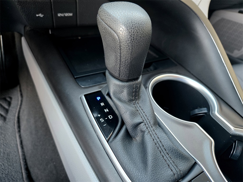 2021 Toyota Camry Hybrid LE photo 21
