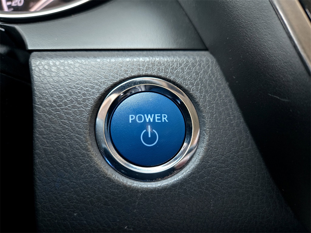 2021 Toyota Camry Hybrid LE photo 24