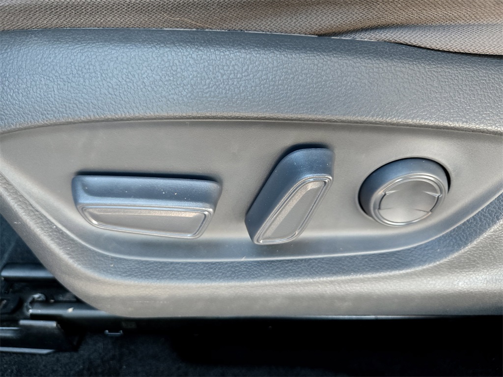 2021 Toyota Camry Hybrid LE photo 27