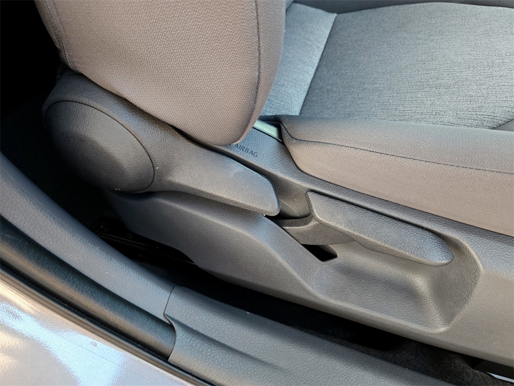 2021 Toyota Camry Hybrid LE photo 29