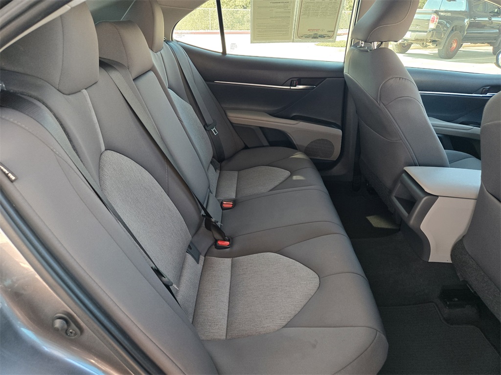 2021 Toyota Camry Hybrid LE photo 30