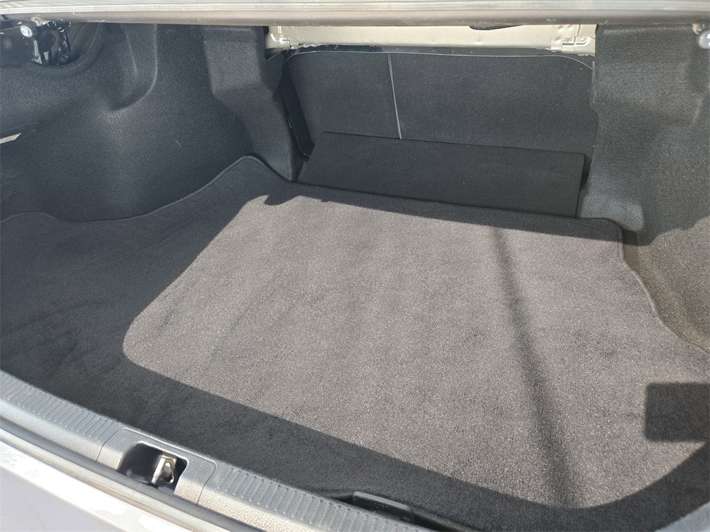 2021 Toyota Camry Hybrid LE photo 31