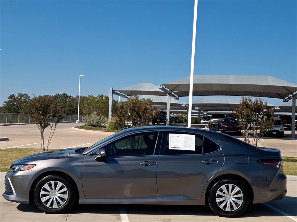 2021 Toyota Camry Hybrid LE photo 4