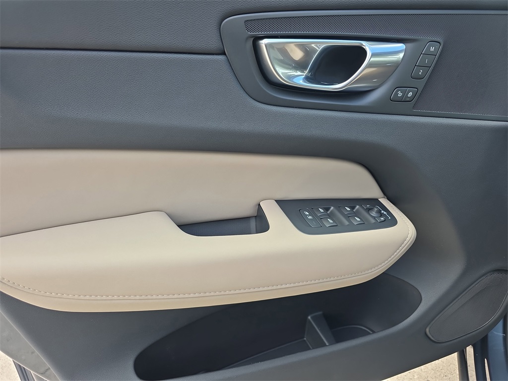 new 2026 Volvo XC60 car, priced at $56,075