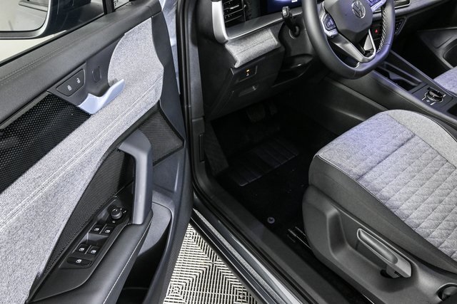 new 2025 Volkswagen Tiguan car, priced at $33,561