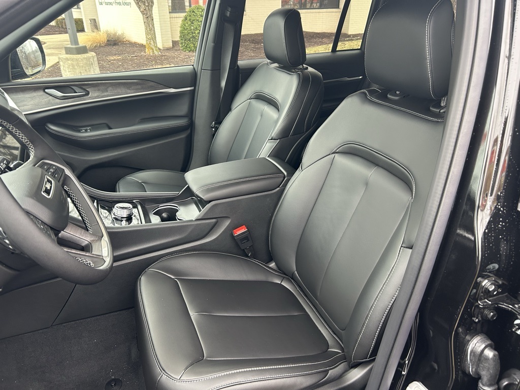 new 2025 Jeep Grand Cherokee car, priced at $50,235