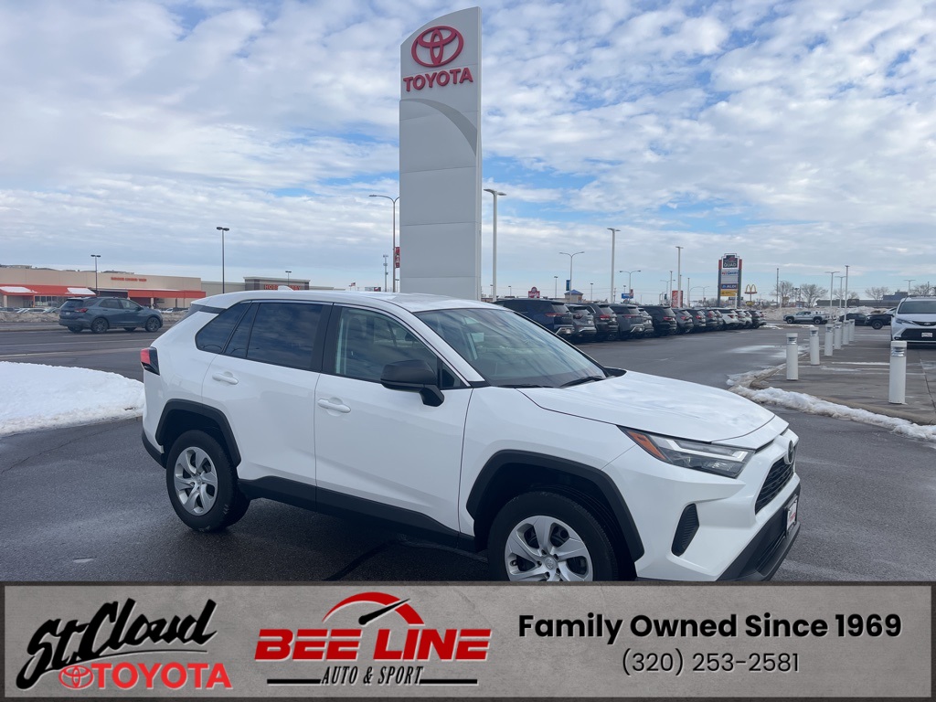 2024 Toyota RAV4 LE's photo