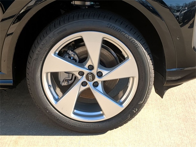 new 2025 Audi Q5 car, priced at $61,065