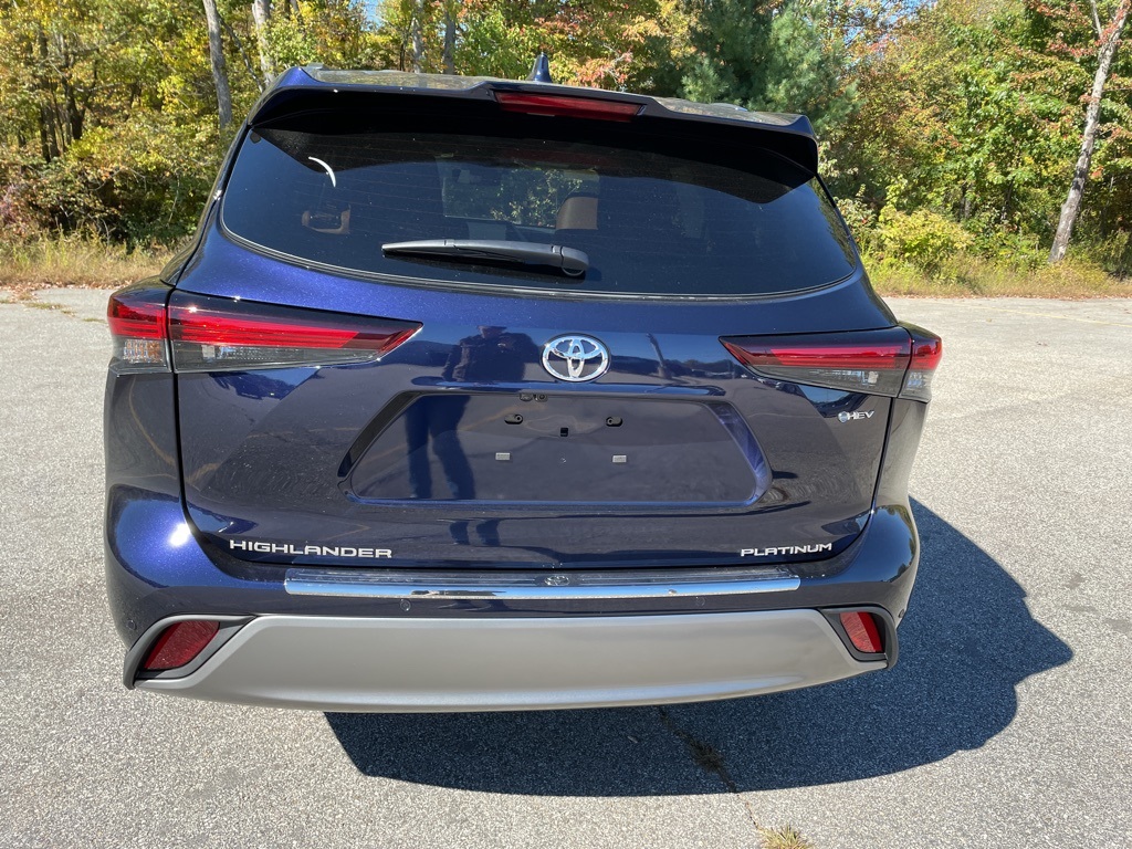 2025 Toyota Highlander Hybrid Platinum photo 2