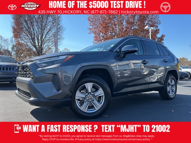 2024 Toyota RAV4 XLE's photo