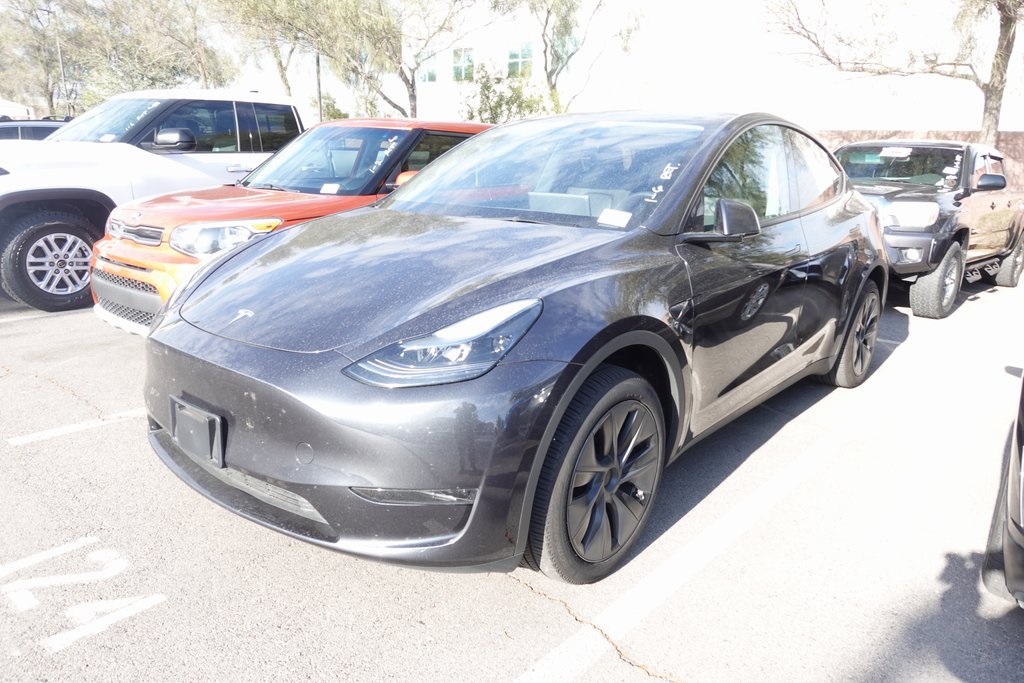 2025 Tesla Model Y Long Range's photo