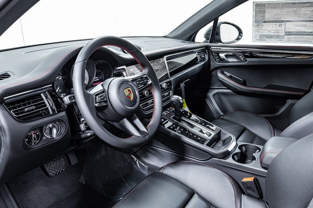 2025 Porsche Macan S photo 4