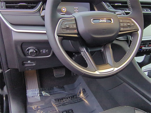 new 2025 Jeep Grand Cherokee car, priced at $44,959