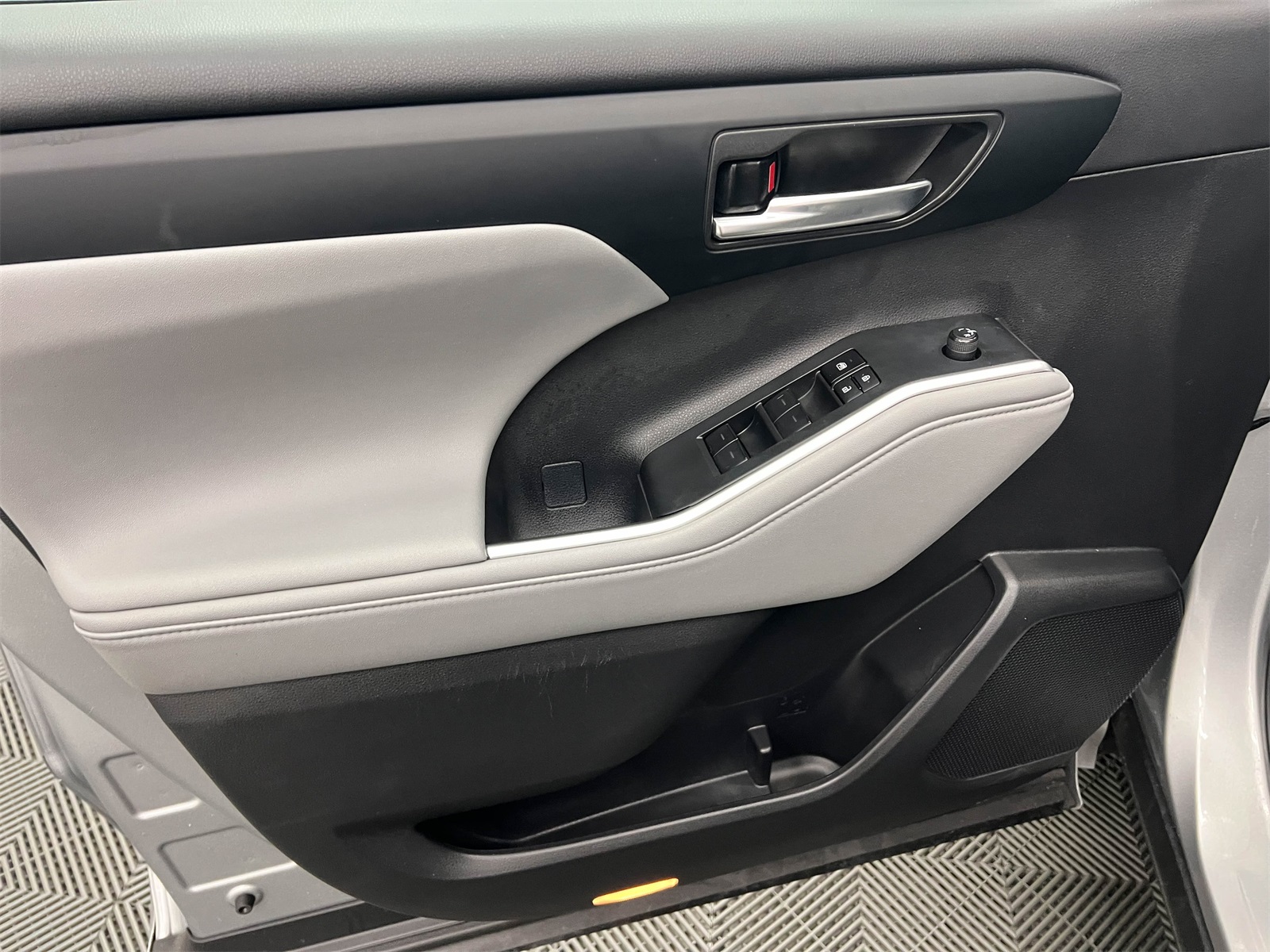 used 2024 Toyota Highlander car, priced at $36,688