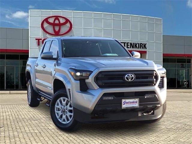 2025 Toyota Tundra SR5 CrewMax photo 16