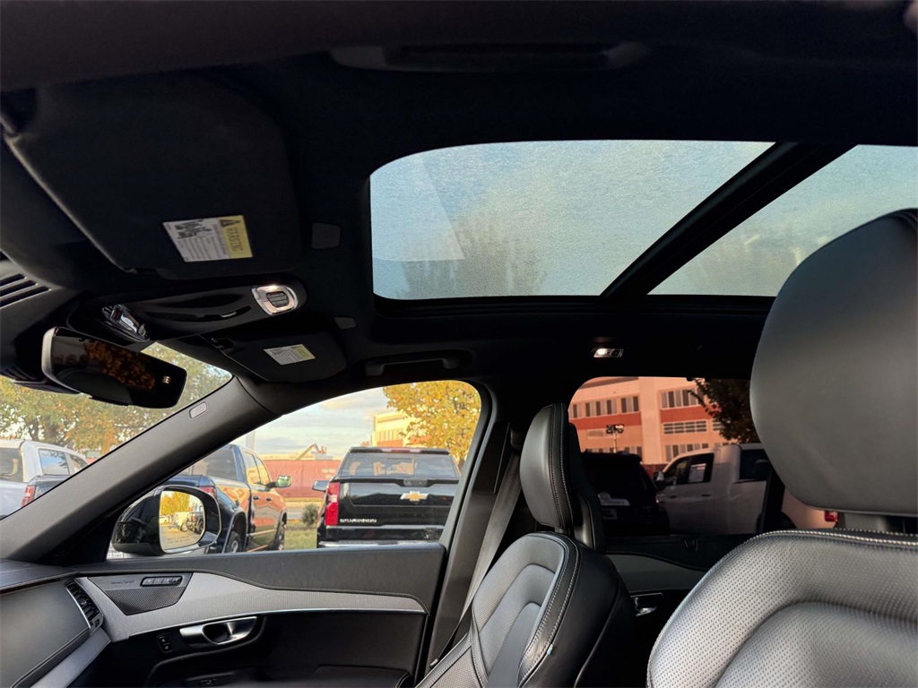 2021 Volvo XC90 R-Design