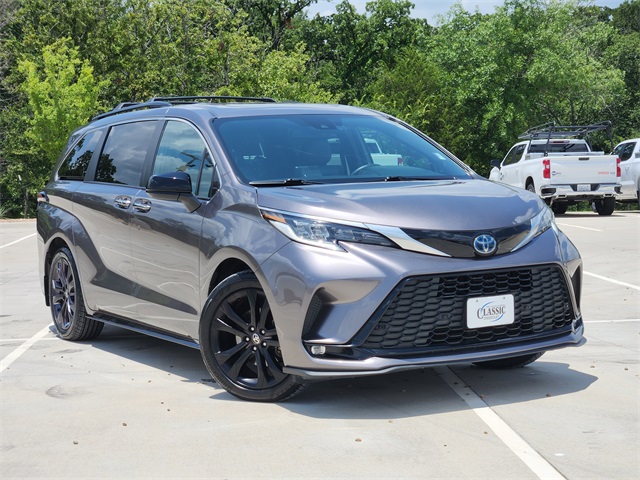 2022 Gray Toyota Sienna XSE FWD Van