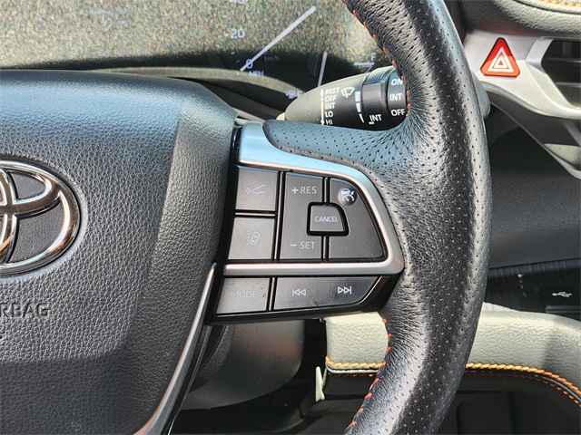 2022 Gray Toyota Sienna XSE FWD Van