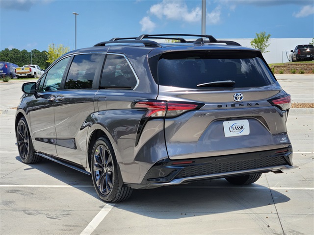 2022 Gray Toyota Sienna XSE FWD Van