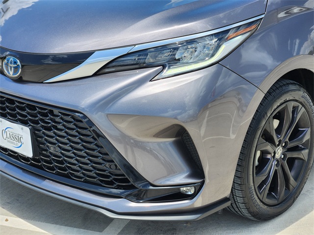 2022 Gray Toyota Sienna XSE FWD Van