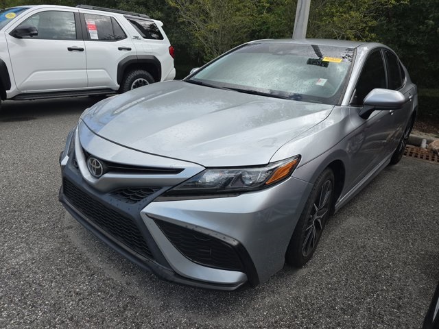2021 Toyota Camry SE photo 3