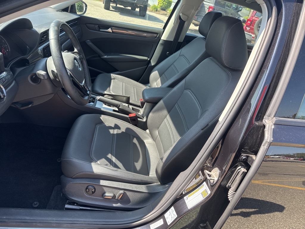 2020 Black Volkswagen Passat 2.0T R-Line FWD Sedan