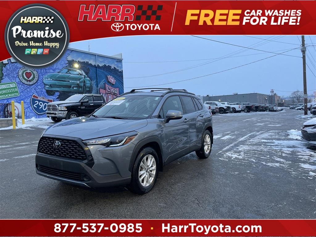 2022 Toyota Corolla Cross LE's photo