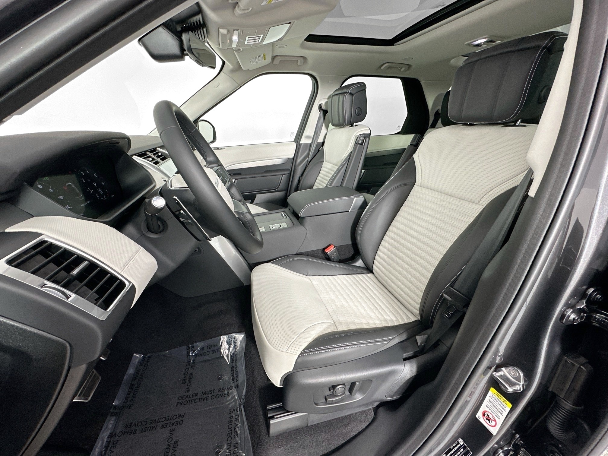 new 2025 Land Rover Discovery car, priced at $79,478