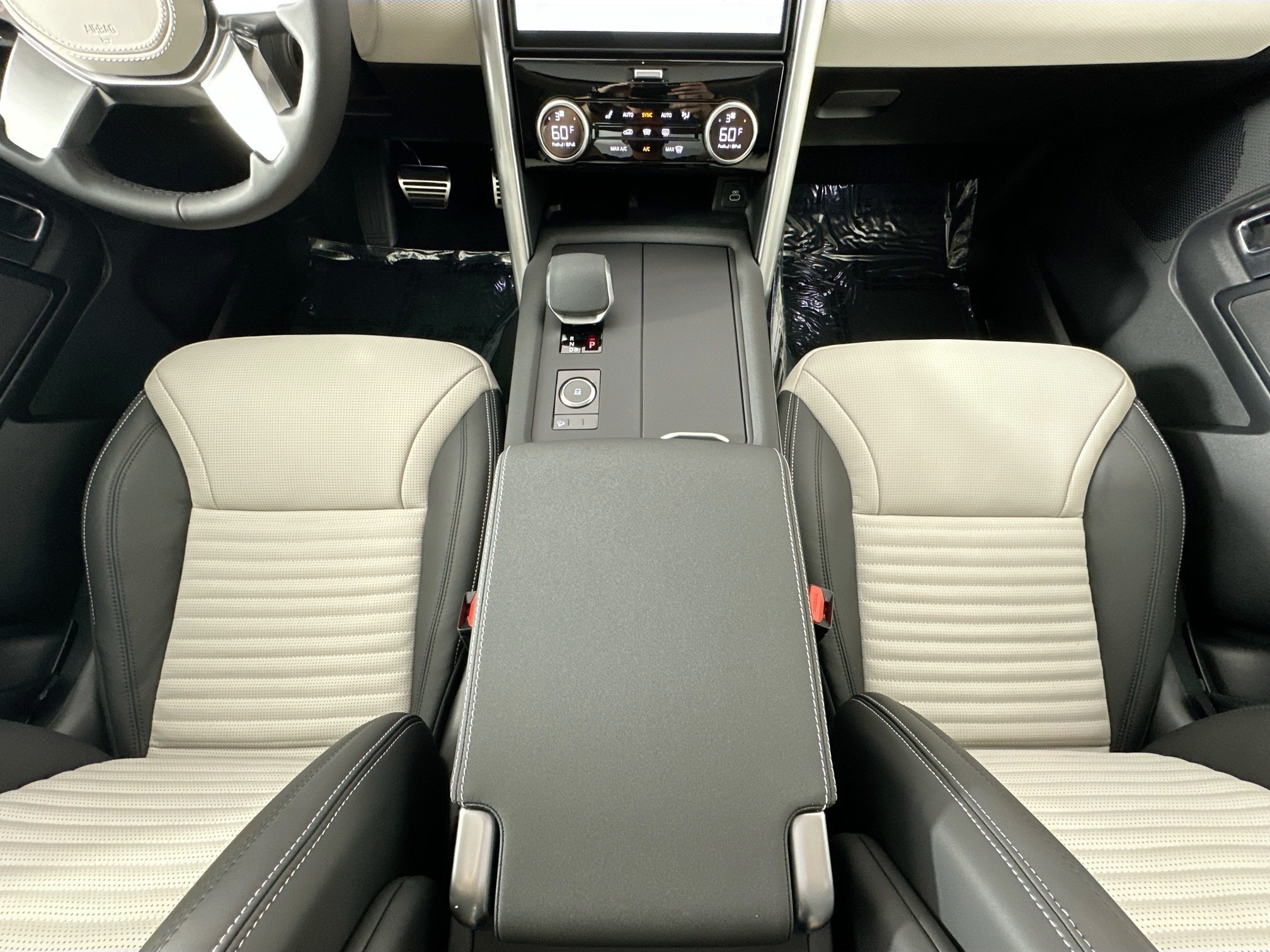 new 2025 Land Rover Discovery car, priced at $79,478