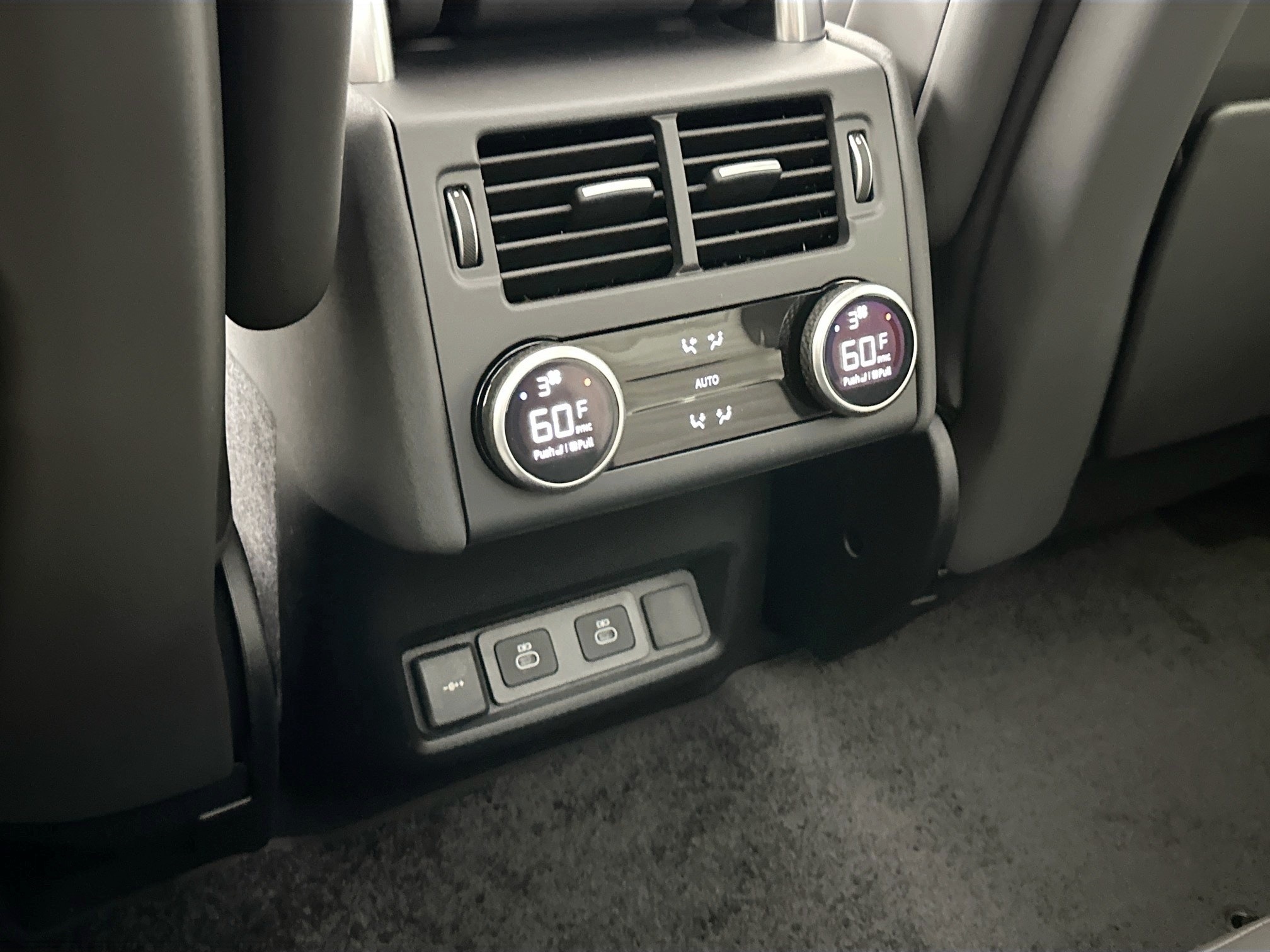 new 2025 Land Rover Discovery car, priced at $79,478