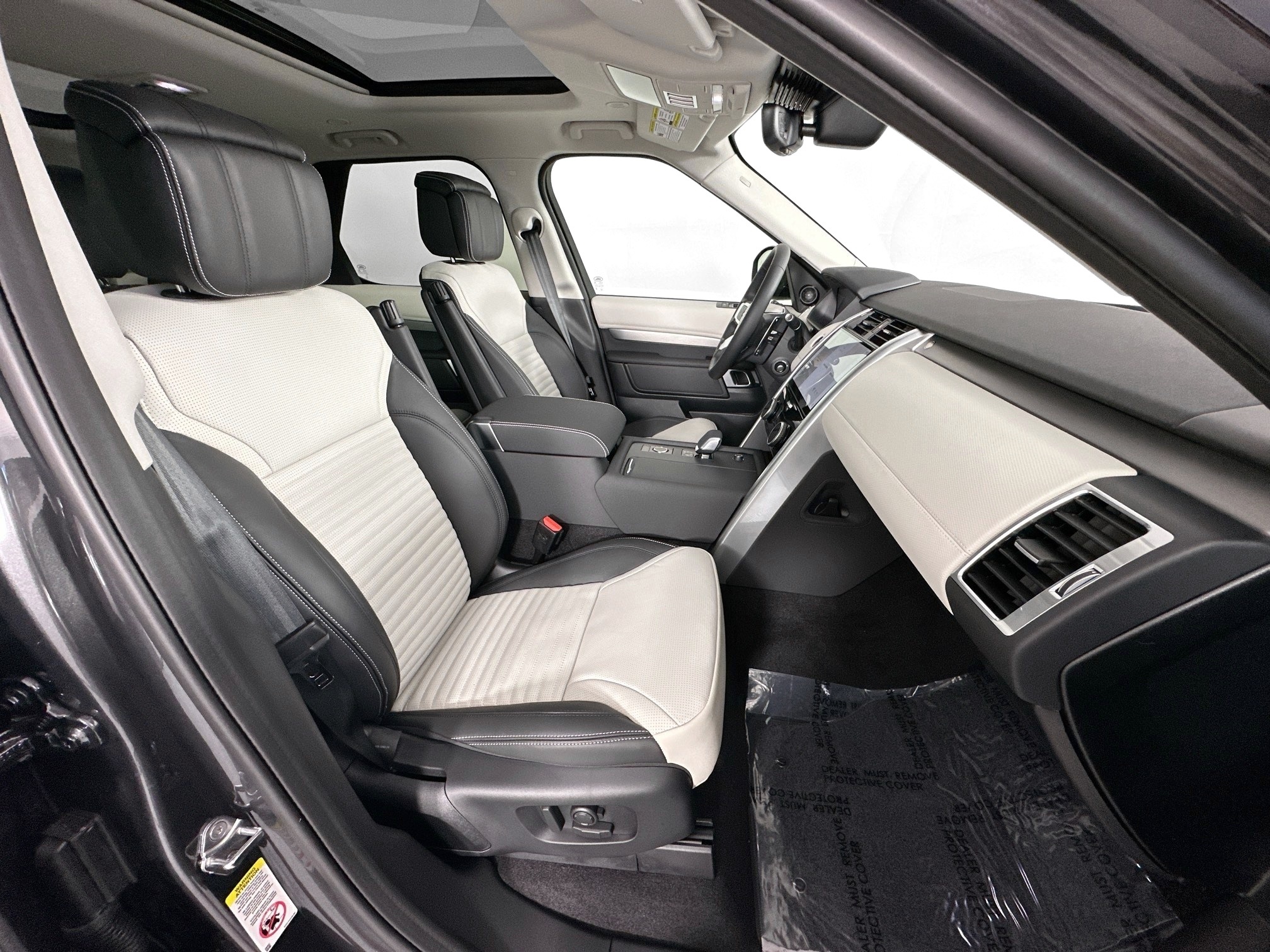 new 2025 Land Rover Discovery car, priced at $79,478