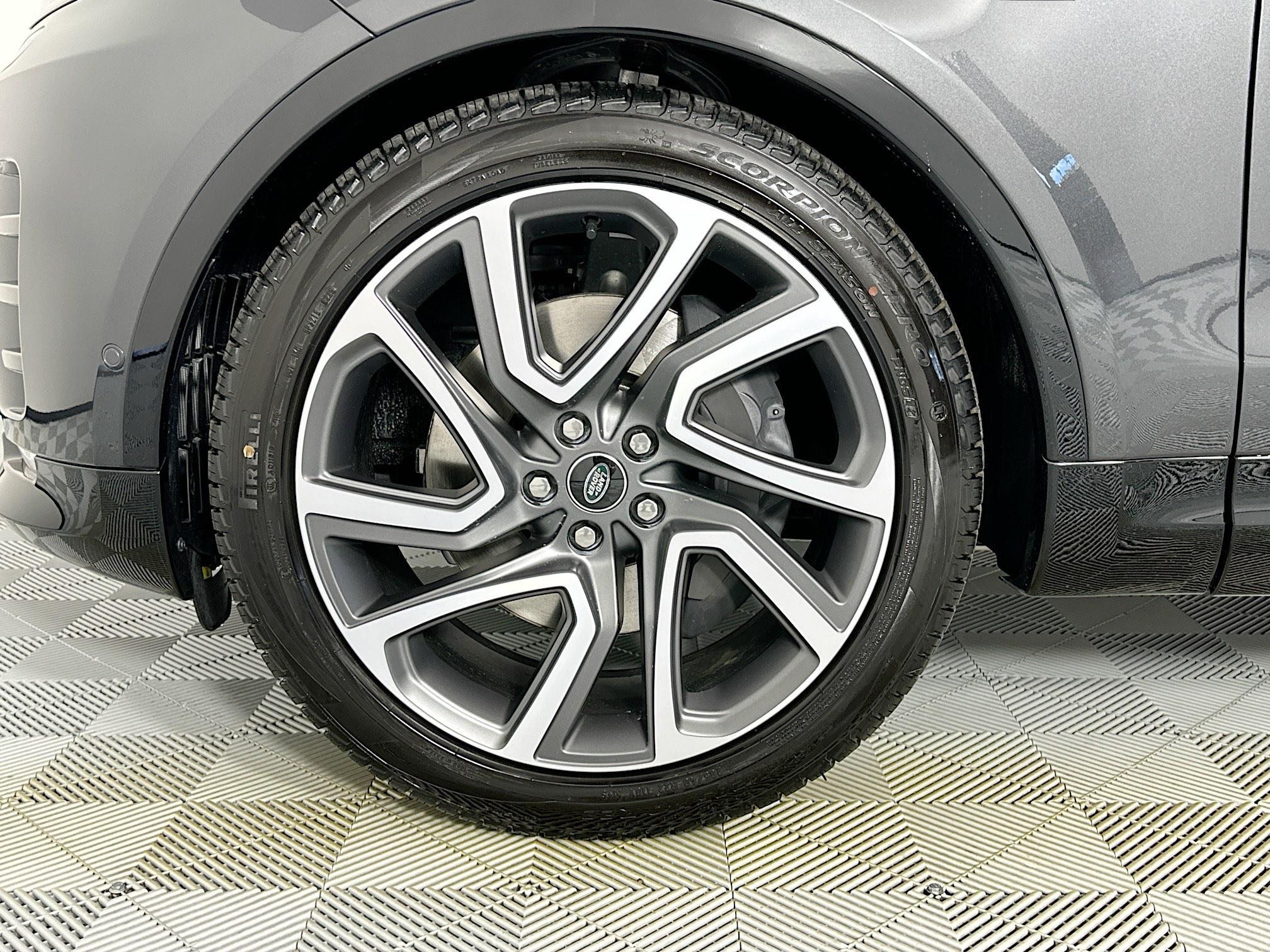 new 2025 Land Rover Discovery car, priced at $79,478