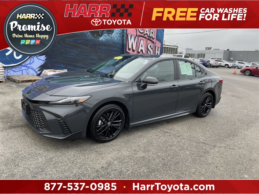 2025 Toyota Camry SE's photo