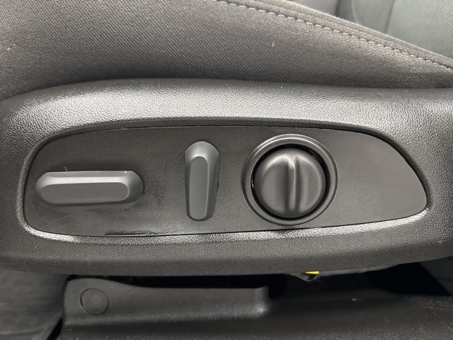 used 2023 Chevrolet Traverse car, priced at $24,988