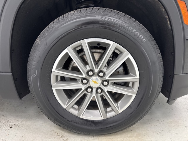 used 2023 Chevrolet Traverse car, priced at $24,988