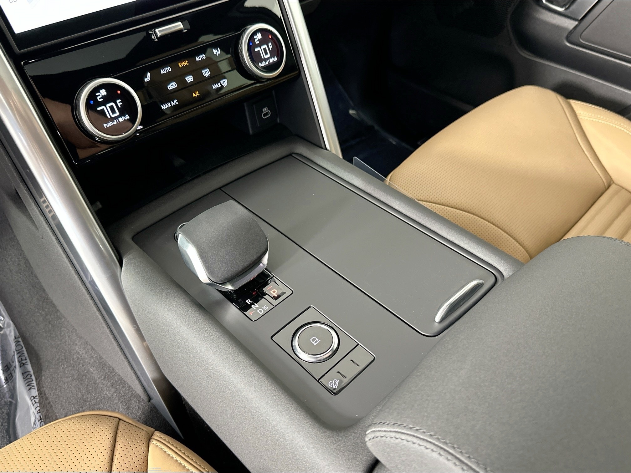 new 2025 Land Rover Discovery car, priced at $82,443